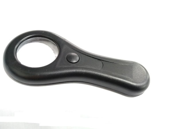 Imagen de LUPA CON LUZ LED 73